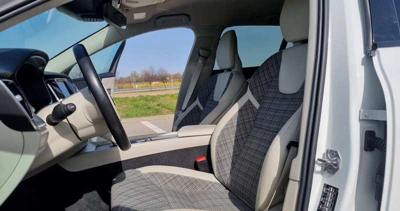 Volvo V60 Cross Country cena 114999 przebieg: 157000, rok produkcji 2019 z Otmuchów małe 379